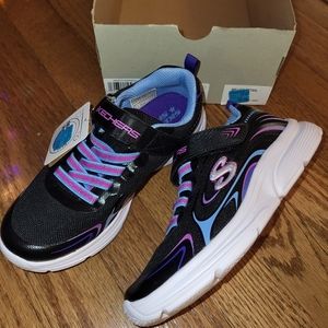 Skechers size 1 NWT